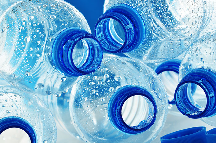 bouteilles d'eau en plastique