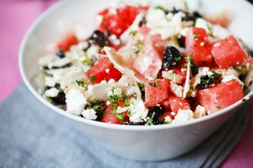 Salade de pastèque à la feta et aux olives Salade de pastèque à la feta et aux olives