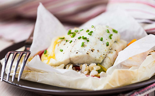 Cabillaud en papillote aux légumes et riz