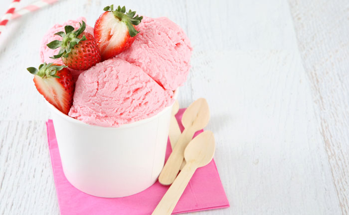 Glace à la fraise avec sorbetière