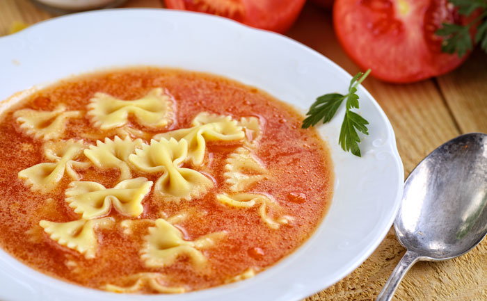 Soupe de pâtes à la tomate