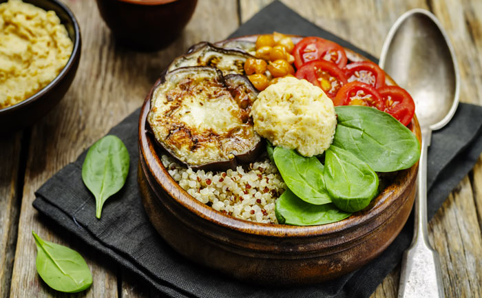 Buddha bowl aux aubergines grillées