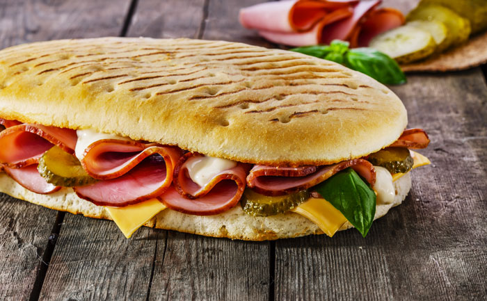 Panini au jambon et au cheddar Panini au jambon et au cheddar