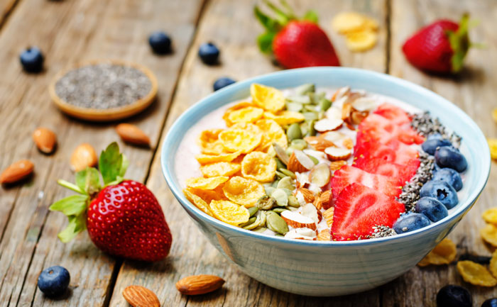 Smoothie bowl aux corn-flakes