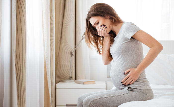 Femme enceinte présentant des nausées